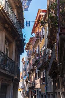 ポルトの路地裏の街並み ポルト,ポルトガル,ヨーロッパの写真素材