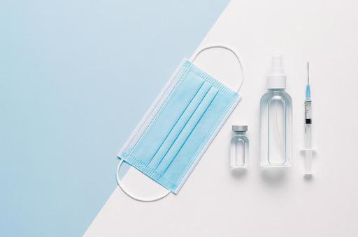 マスクと医療器具の写真