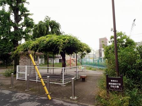豊島区立南池袋四丁目日出公園 豊島区立南池袋四丁目日出公園 豊島区立南池袋四丁目日出公園,東京都豊島区南池袋4丁目,公園の写真素材