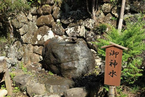 筑波山神社の御神水 筑波山神社の御神水の写真