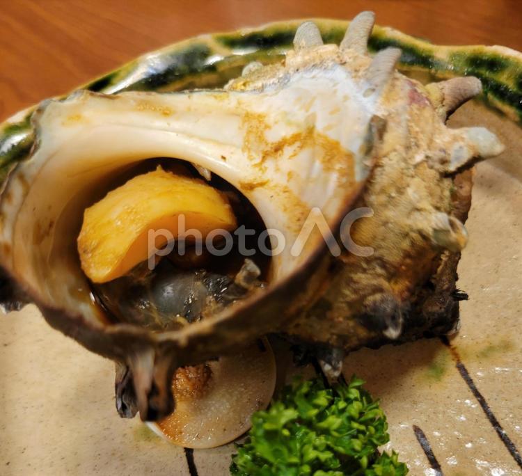 さざえのつぼ焼き 栄螺,つぼ焼き,焼きたての写真素材