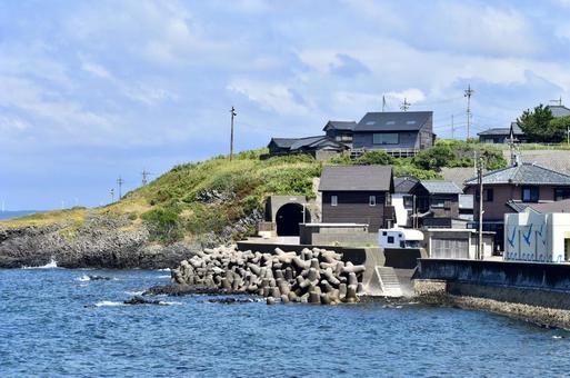 福井県東尋坊周辺雄島手前の漁村 福井県東尋坊周辺雄島手前の漁村 住宅街,昔ながら,柱状節理の写真素材