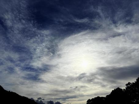 空に広がる雲 空に広がる雲の写真