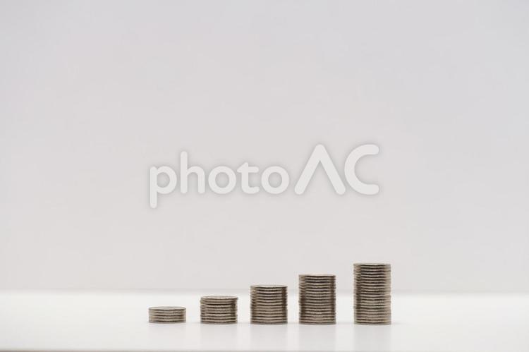 積み上げられたコイン 貯金,積み立て,資産形成の写真素材