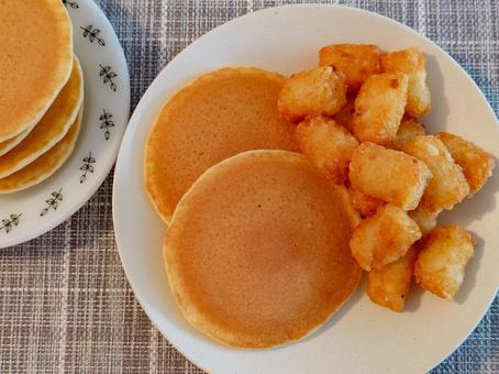 パンケーキとハッシュドポテト2 パンケーキ,ハッシュドポテト,朝食の写真素材