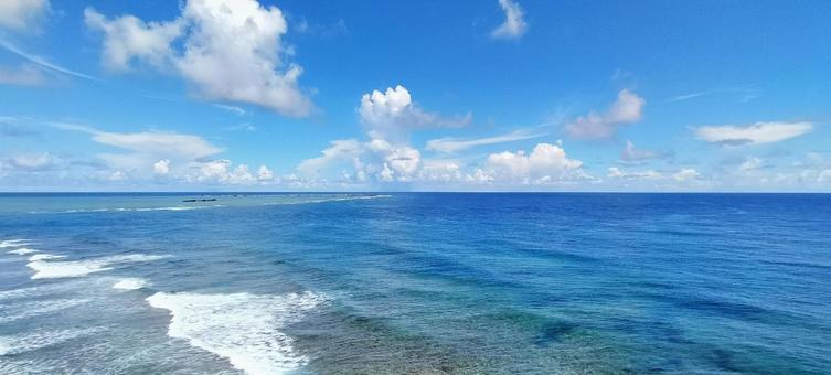 東平安名崎より望む3 東平安名崎より望む3 海,リゾート,波の写真素材