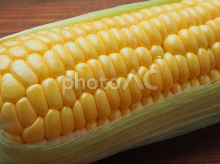 とうもろこし とうもろこし,テーブル,夏野菜の写真素材