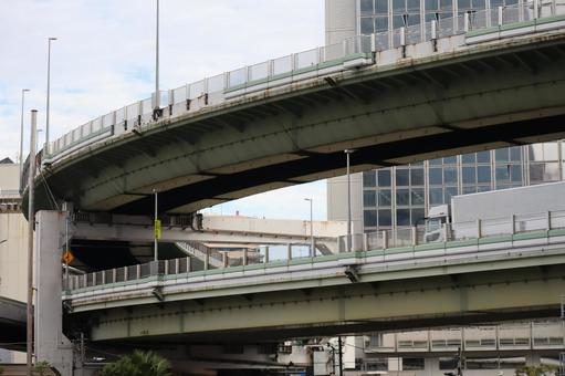 カーブする高速道路橋のある大阪の街並み カーブ,高速道路橋,大阪の写真素材