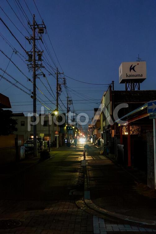 日没後の路地 夕方,夕刻の住宅街,日没の写真素材
