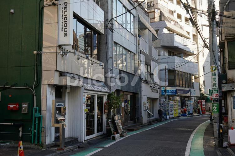 渋谷　神泉駅近くの商店街　神泉仲通り 渋谷,渋谷区,神泉仲通りの写真素材