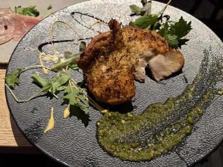 チキンのグリルソース添え チキンのグリルソース添え 料理,鶏肉,美味しそうの写真素材