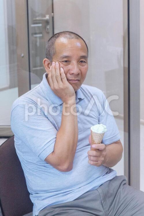 歯が痛い男性 歯医者,患者,男性の写真素材