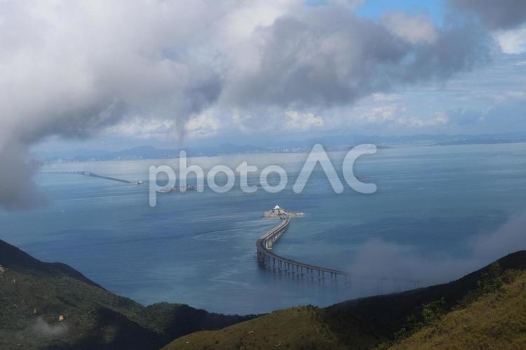 山と海と海上道路と島と雲と青空と対岸の街 山,海,海上の写真素材