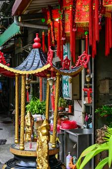 台湾・台北の街中にある祠 台湾・台北の街中にある祠 台湾,台北,信仰の写真素材