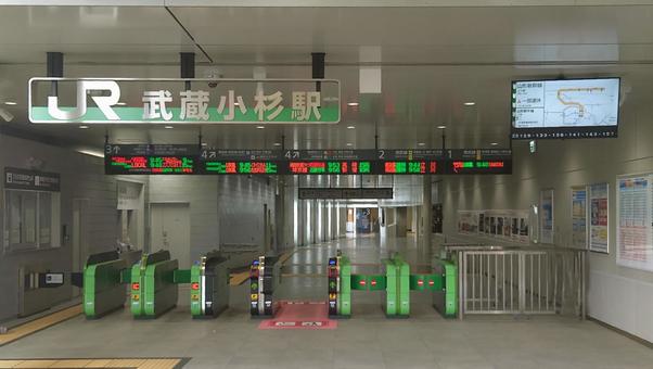 JR横須賀線 武蔵小杉駅 川崎市中原区 JR横須賀線 武蔵小杉駅 川崎市中原区の写真