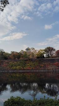 大阪城と空と堀 大阪城,池,青空の写真素材
