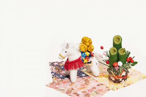 午年年賀状　金俵を背負った白馬と門松 午年,年賀状,かわいいの写真素材