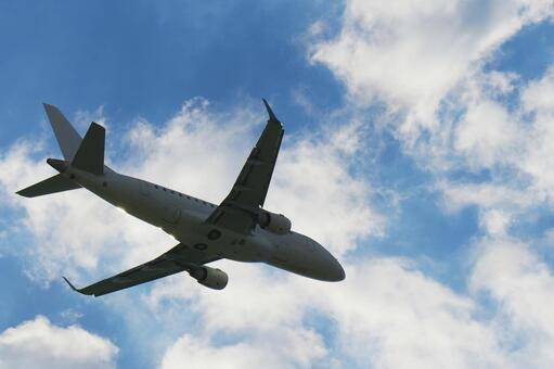 飛行機と空 飛行機,旅客機,航空機の写真素材