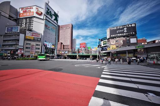 新宿大ガード西交差点 新宿大ガード西交差点 新宿,大ガード西交差点,青梅街道架道橋の写真素材