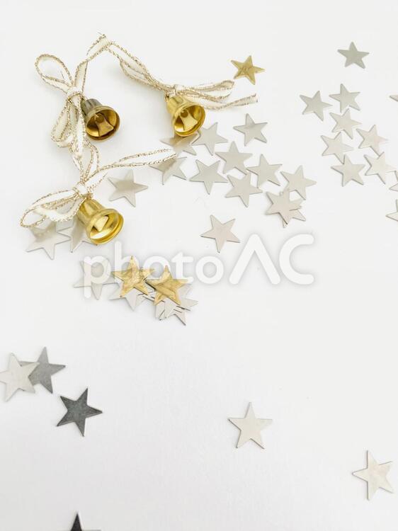 クリスマス　星とベル　シルバー　ゴールド　ホワイトベル　アップ左 星,star,スターの写真素材