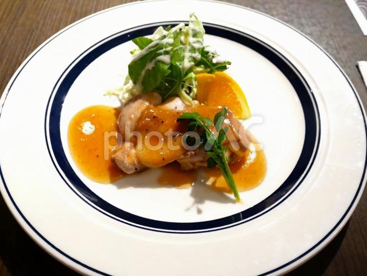 鶏肉のオレンジソテー チキン,鶏肉,オレンジの写真素材