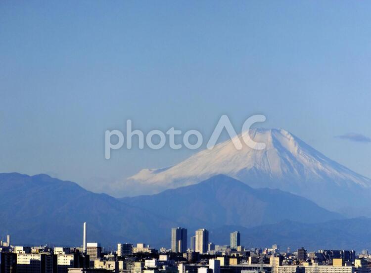 １１月の朝の街と富士山 富士山,雪山,街と富士山の写真素材