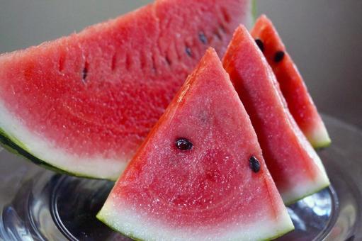 Watermelon slices (vertical and triangular) (close-up), JPG