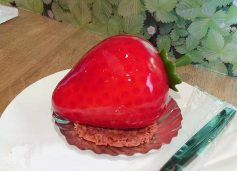 まんまる苺のケーキの写真