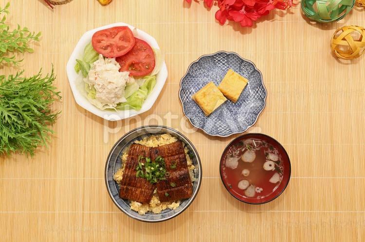 ウナギの蒲焼丼風 かまぼこ,練り物,ウナギの写真素材