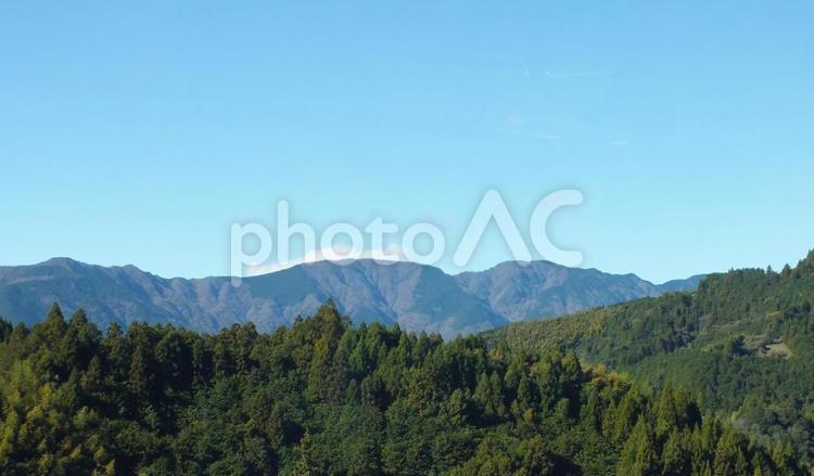 初冬の山々の風景 山,山並み,風景の写真素材