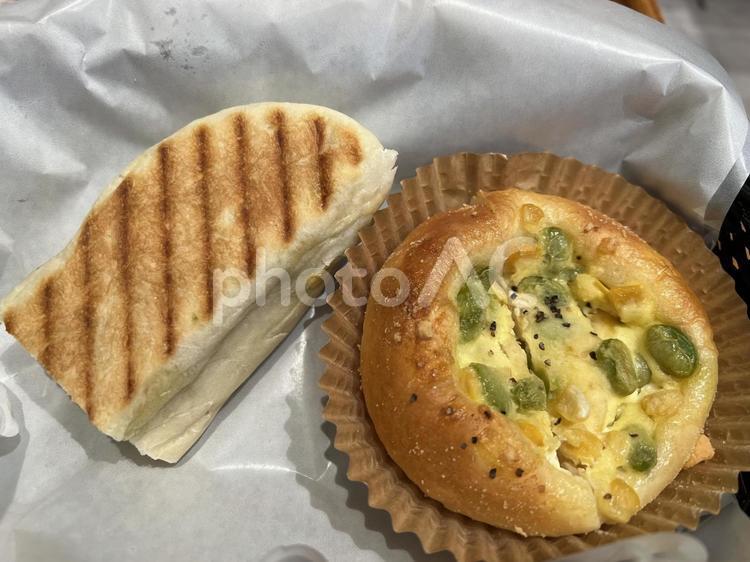 海老とアボカドのパニーニと豆のパン パニーニ,panini,海老の写真素材