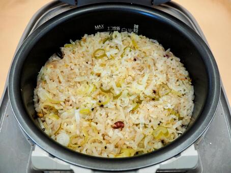 自家製・もやしたっぷりの炊き込みごはん もやしたっぷりの炊き込みごはん,自家製,炊き込みご飯の写真素材