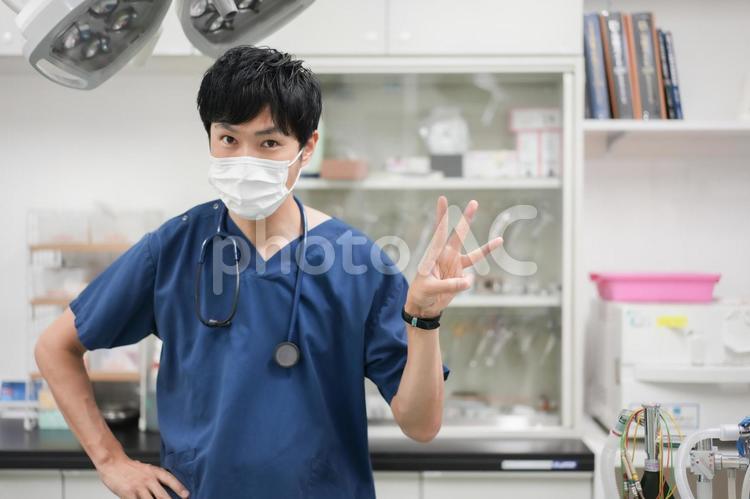 病院のお医者さんマスク男性 医師,医者,ドクターの写真素材