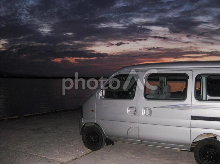 夕暮れ 車,自動車,旅の写真素材