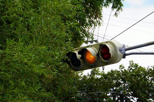 Damaged traffic light, JPG