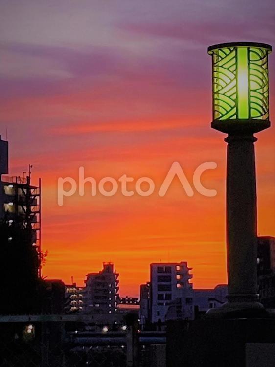 街灯と夕焼け 街灯,ライト,夕焼けの写真素材