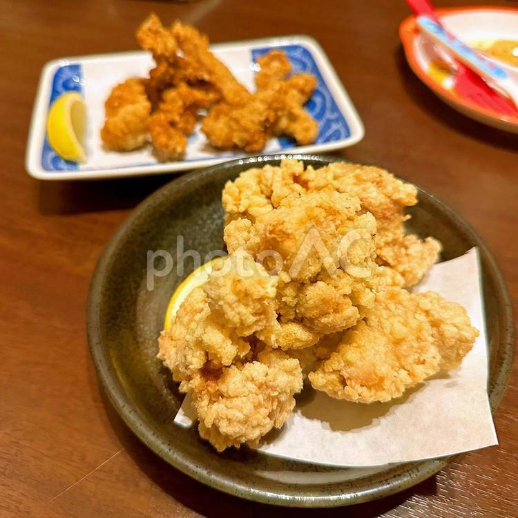 ホルモンの唐揚げと鶏の唐揚げ ホルモンの唐揚げ,鶏の唐揚げ,唐揚げの写真素材