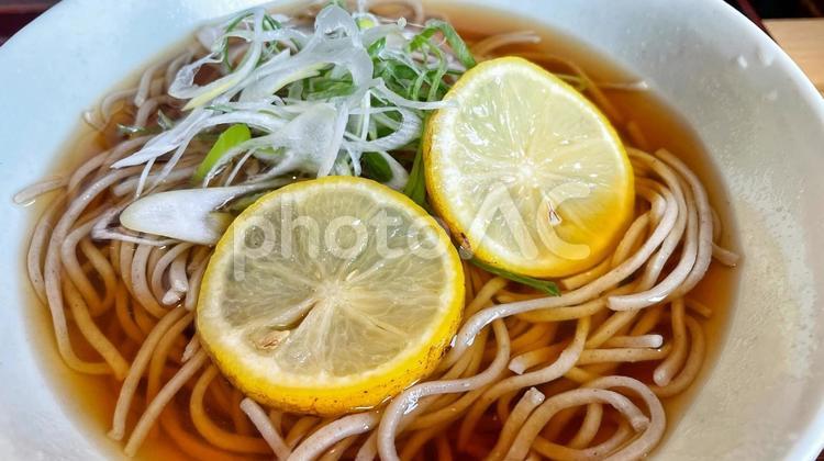 レモンそば 蕎麦,レモン,レモンそばの写真素材