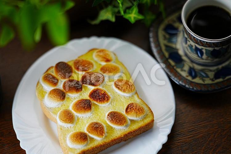 朝はコーヒーとマシュマロトースト 食事,食卓,朝食の写真素材