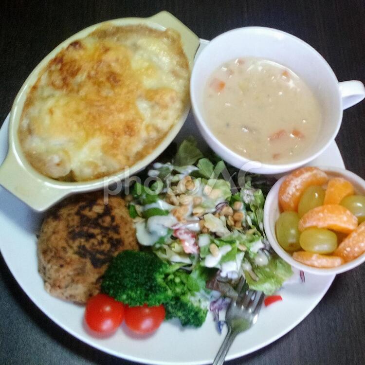 グラタン＆クラムチャウダー　カフェ風ランチ おいしい,おうちごはん,スープの写真素材