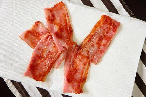 ベーコン（スライス） カリカリ,焼いたベーコン,塩漬の写真素材