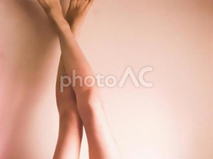 素足を持ち上げる 美脚,女性,脚の写真素材