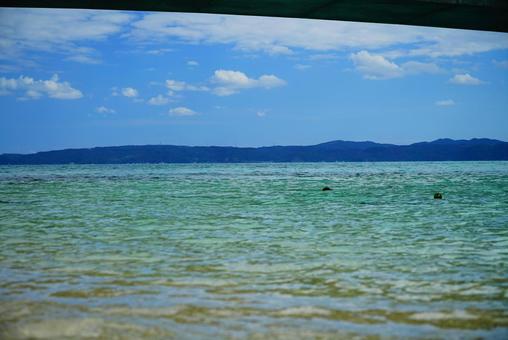 水色の海【沖縄】 水色の海【沖縄】の写真