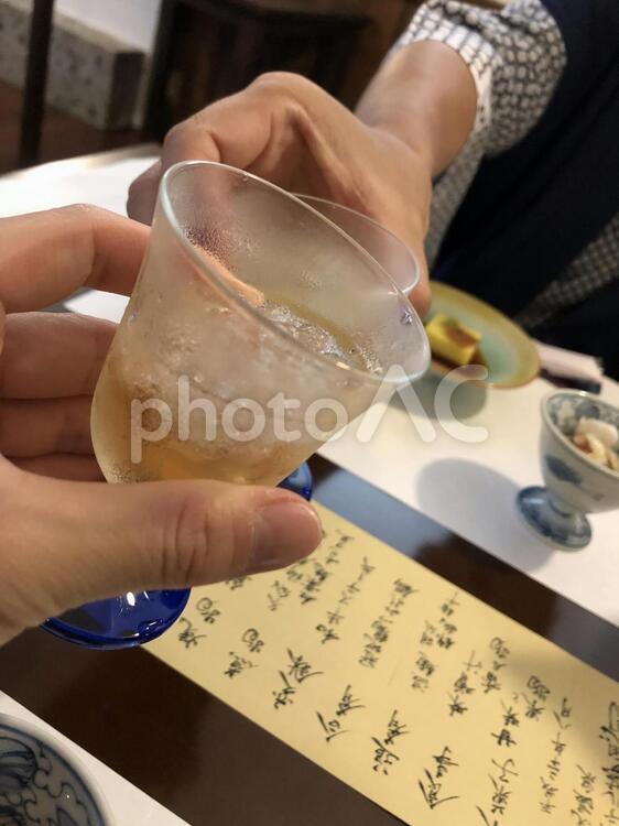 乾杯しましょう 乾杯,ドリンク,手の写真素材