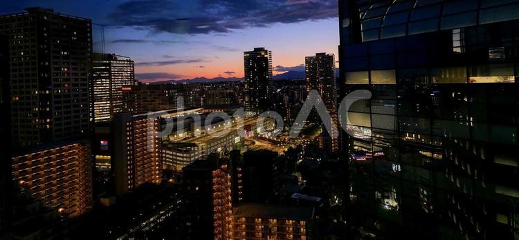 マジックアワー　川崎より丹沢方面を望む マジックアワー,夜景,夕暮れの写真素材