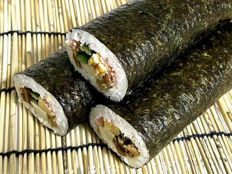 巻き寿司 斜めアップ 巻き寿司 斜めアップ 巻き寿司,寿司,食べ物の写真素材