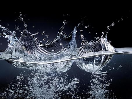 落ちた時の水飛沫_AS000006の写真