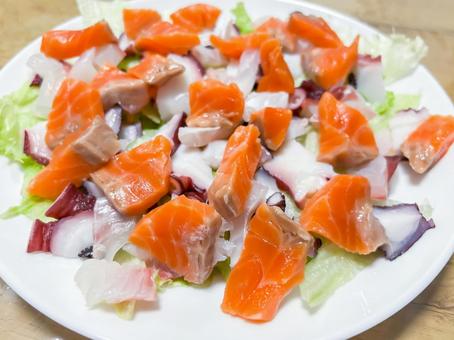 サーモンとタコのカルパッチョの写真