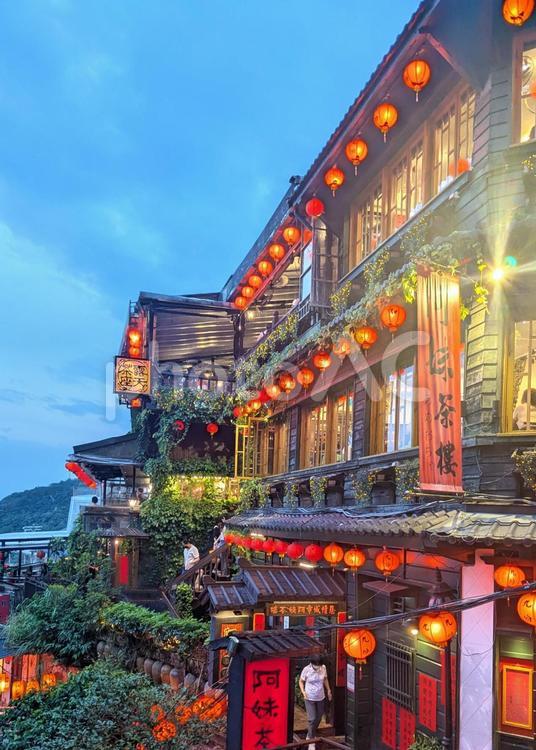 台湾　九份　新北市　阿妹茶楼夕景 台湾,九份,提灯の写真素材