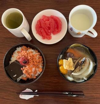 政府備蓄米昆布ご飯に鮭フレークなどの朝食 政府備蓄米昆布ご飯に鮭フレークなどの朝食 朝食,政府備蓄米,昆布の写真素材